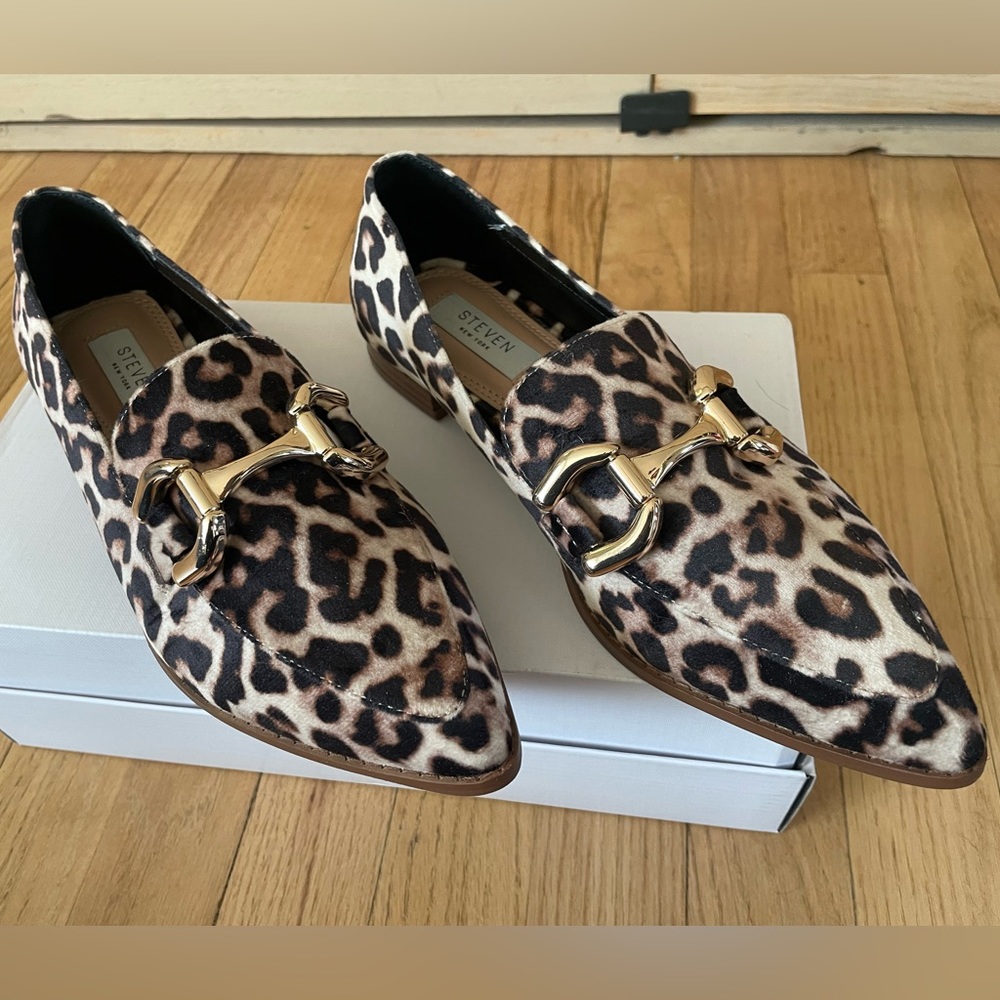 Vilena Pointed Toe Flat
STEVEN NEW YORK - size 7